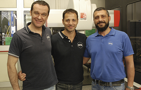 Vittorio Caggiano, Marco Iannuzzi et Maurizio Rullo dans la salle de métrologie d’EMA