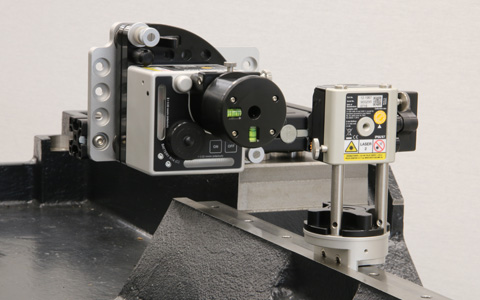 Système laser d’alignement XK10 sur bloc moulé de machine
