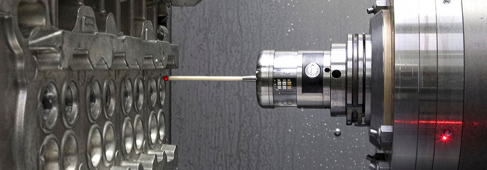 Palpeur à transmission optique OMP60 Renishaw mesurant des entités clés du moteur